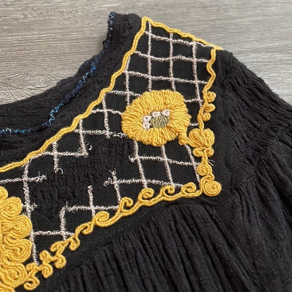 Free people, size small, black, yellow and white top - Picture 3 of 4
